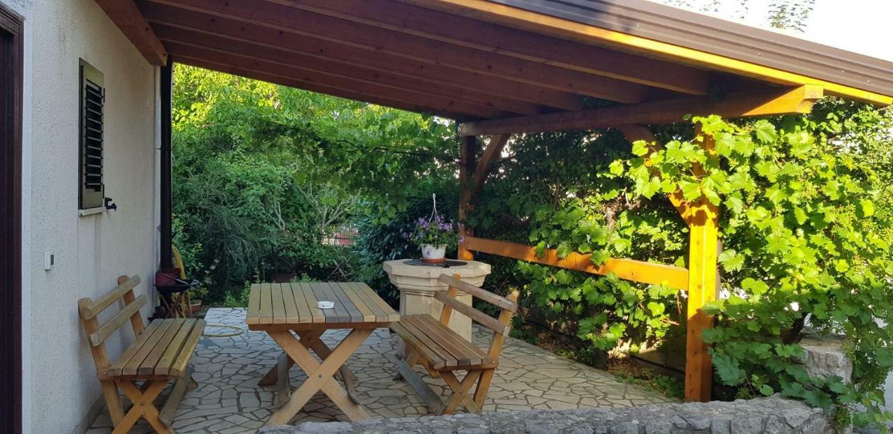 Apartmani Pajalic Krk Town Exterior foto